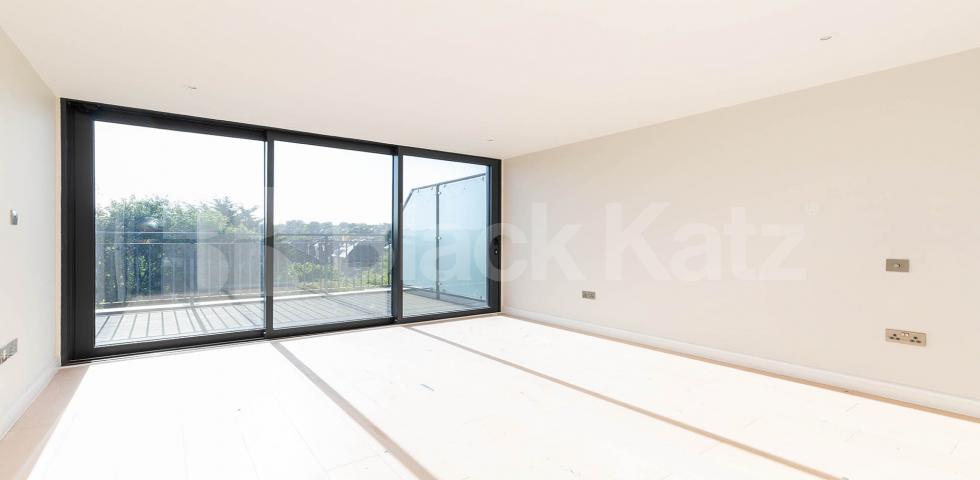 			2 Bedroom, 2 bath, 1 reception Penthouse			 Tottenham Lane, CROUCH END